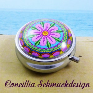 Pillendoosje bloem roze turquoise groen drie compartimenten