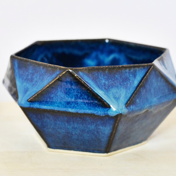 Large geometric 3D diamond bowl "Elsa" blue