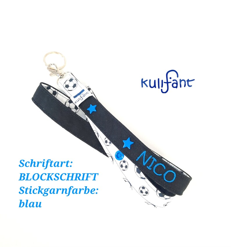 Denim Schlüsselband Name schwarz lanyard mit Namen Fußballfan personalisiert Geschenk Geburtstag Jungen Fußball praktisch für die Schule Bild 2