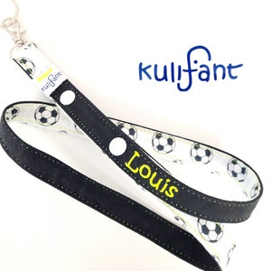 Denim Schlüsselband Name schwarz lanyard mit Namen Fußballfan personalisiert Geschenk Geburtstag Jungen Fußball praktisch für die Schule Bild 5