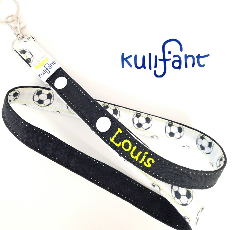 Denim Schlüsselband Name schwarz lanyard mit Namen Fußballfan personalisiert Geschenk Geburtstag Jungen Fußball praktisch für die Schule Bild 5