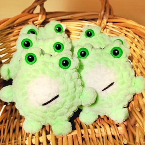 Frog keychain crochet pattern, tutorial for beginners, frog crochet pattern, easy crochet pattern, amigurumi crochet pattern
