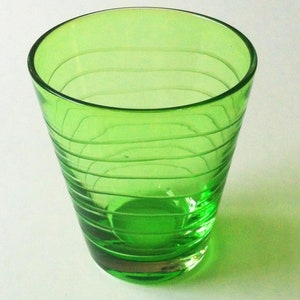 Wasserglas, Teelichthalter grün, fein geschliffen Water glass, tealight holder green, finely ground Bild 1