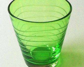 Wasserglas, Teelichthalter grün, fein geschliffen - Water glass, tealight holder green, finely ground