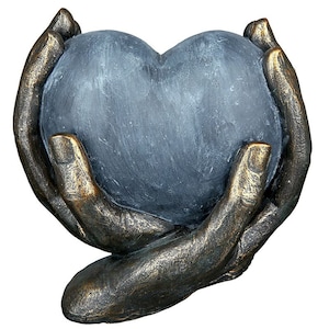 Figure heart in hand polyresin figure wedding gift heart figure decorative figure love decorative heart mourning decoration grave heart with engraving grave decoration garden figure