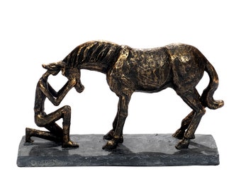 Figur Pferd Bronzefarben aus Polyresin Pferde Liebe Skulptur Horse Vertrauen Pferde Mädchen Geschenk moderne Kunstfigur I Love my Horse
