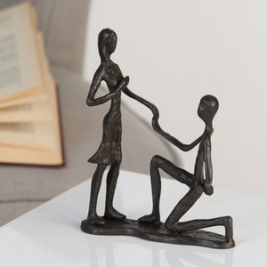 Ausdrucksstarke Skulptur aus Gusseisen kleine Liebespaar Figur Geschenk zur Hochzeit Love Couple Sculpture Eisenfigur Dekofigur Liebe Paar Bild 4