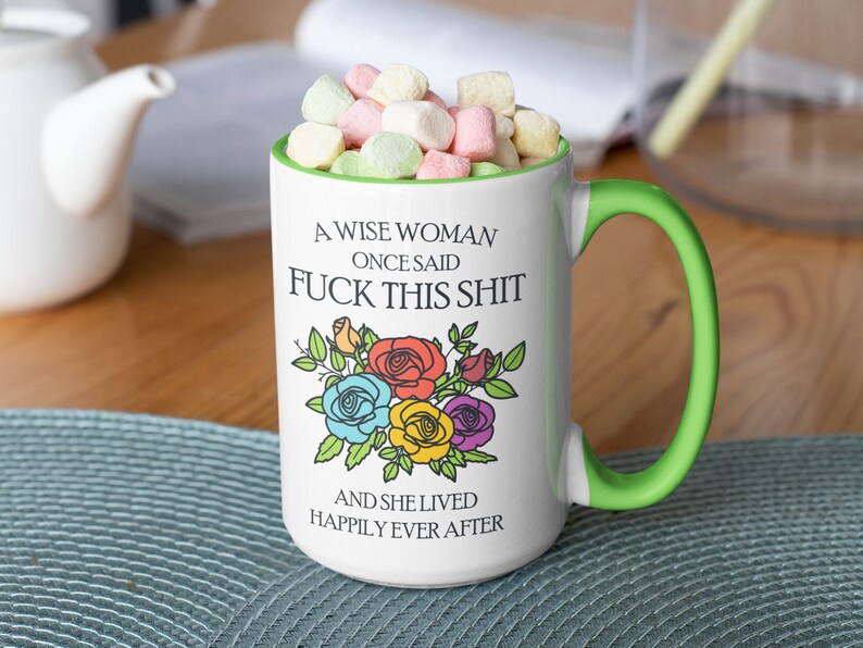 Tazas divertidas para mujeres, regalo feminista, una mujer sabia una vez dijo 15oz light green
