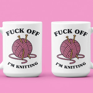 "Lustige Stricktasse: ""Fuck Off I'm Knitting"" - Geschenk für eine Strickerin." 15oz white