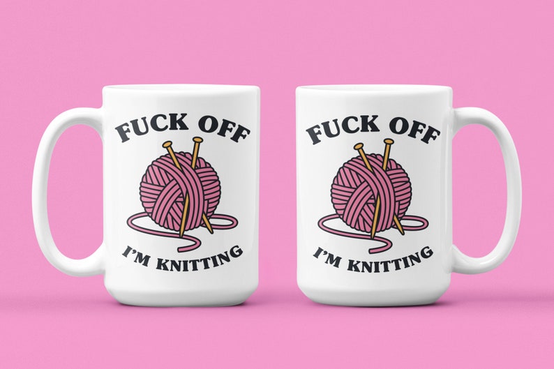 "Lustige Stricktasse: ""Fuck Off I'm Knitting"" - Geschenk für eine Strickerin." 15oz white