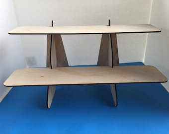 Estantería de madera de dos niveles