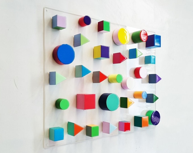 Wooden art with resin on the top, different geometric shapes united in a colorful and unique artwork. Triangles, cylinders and cubes ©