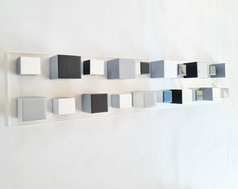Black and white wood art. Narrow and long wood wall art. Modern art. Sculpture 3d. Resin finish. It can be hung vertically or horizontally ©