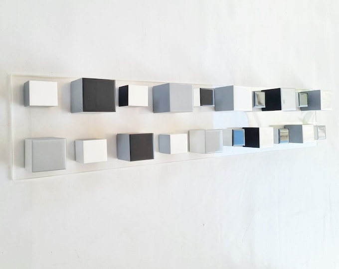 Black and white wood art. Narrow and long wood wall art. Modern art. Sculpture 3d. Resin finish. It can be hung vertically or horizontally ©
