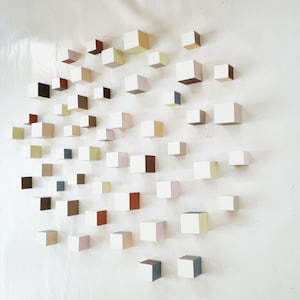 Wood wall decor. Cube art. Modern and geometric design. 3D wall art, block art. You can choose the number of wood cubes and sizes ©