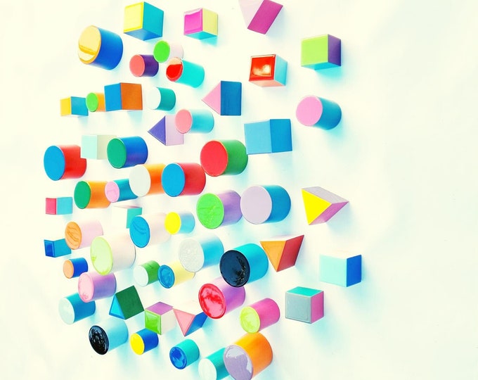 PACKS of hand painted colored wooden cubes, triangles and cylinders with shiny resin top face. Choose the number of Shapes. Self-install  ©