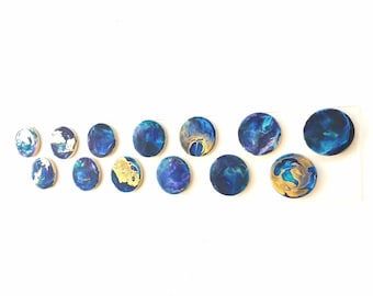Wood art circles with resin finish on the top face. The circles are fixed on transparent acrylic glass. Long and narrow art. 3D Circle art ©