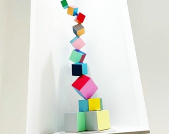 Sculpture en bois d'art. Oeuvre d'art audacieuse et colorée. Créations 3D. Cubes colorés, design parfait pour une décoration moderne ©
