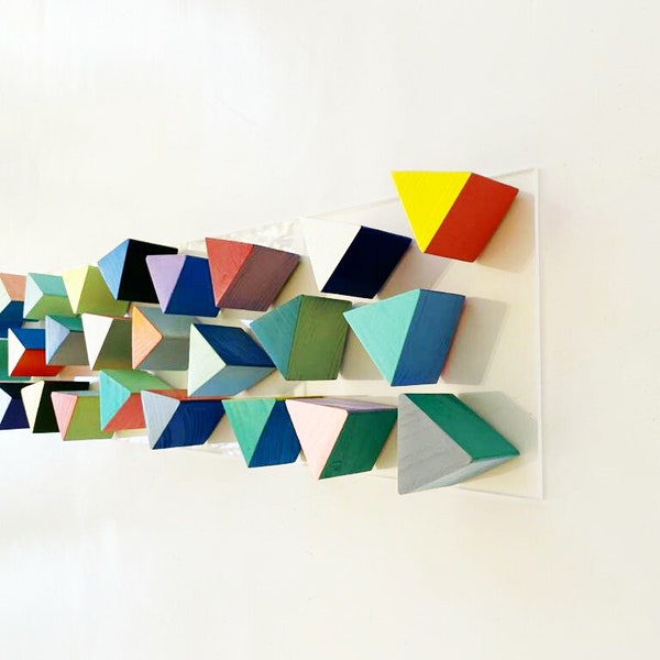 Geometrische Holz Wandkunst. 3D Wandkunst, Dreiecke aus Holz, Wohndesign, Holzskulptur, moderne Wandskulptur. Ideal für jeden Raum.