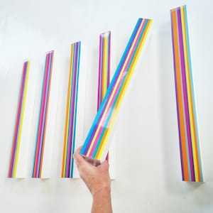 Escultura de viga de madera pintada a mano: arte geométrico moderno para pared