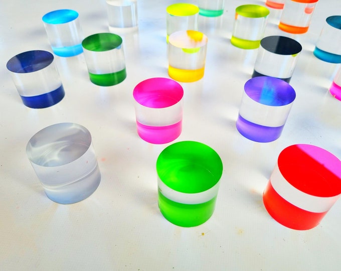 Pack of wall cylinders. Ready to hang clear acrylic wall art circles. Decorate your home and give color to your space with this 3d artwork©