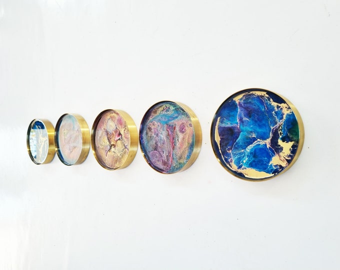 Metal circle wall decor. 3d wall art.  Ideal for narrow walls or pillars. The circles are handmade with different resin painting techniques.