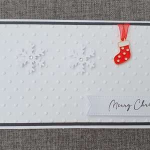 Handgefertigte Weihnachtsgeldbörse, Umschlag, Geschenkkartenhalter mit Schneeflockenverzierungen. Frohe Weihnachten.