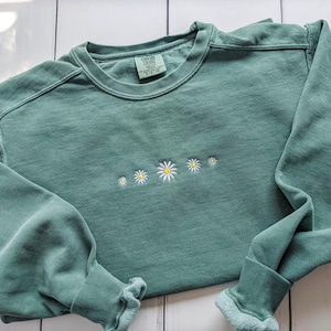 Embroidered Floral Daisy Sweatshirt | Light Green Crewneck | Chambray | Seafoam Comfort Colors Embroidered Sweatshirt