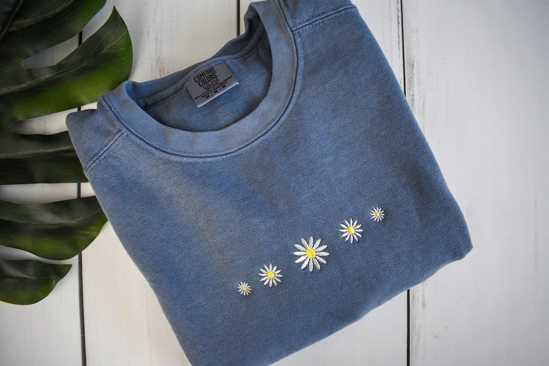 Embroidered Floral Daisy Sweatshirt Blue Jean Daisy Crewneck Comfort ...