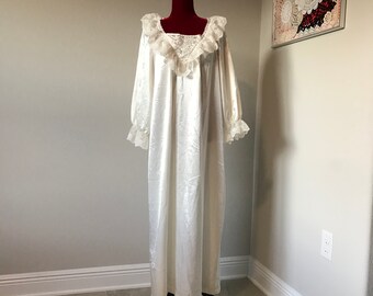 White Romantic Robe Nightgown Romantic Lace Trimmed Full Length