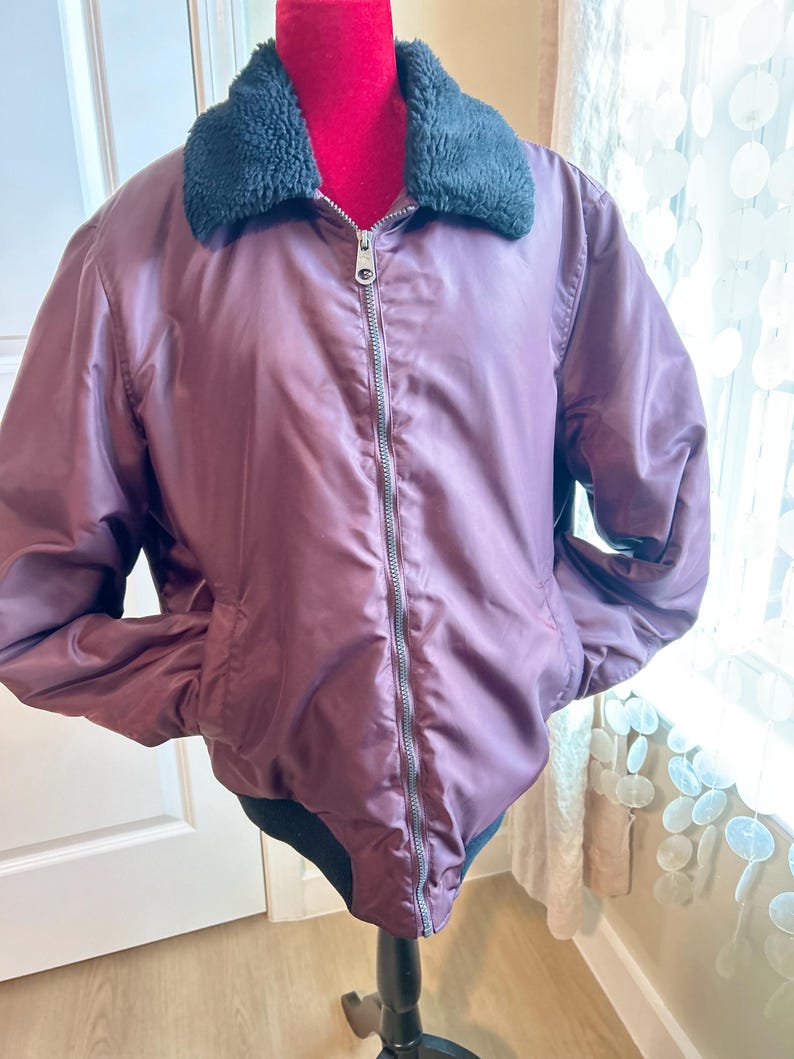 Chaqueta bomber Buffalo David Bitton XL color burdeos con cuello de piel sintética, abrigo acolchado de nailon para invierno para hombre imagen 3