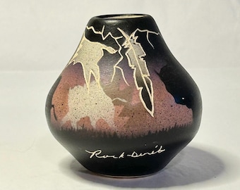Vintage-Vase aus südwestamerikanischer Kunstkeramik, signiert Rock-Dwit, Büffel-Bison-Szene der amerikanischen Ureinwohner, handgefertigtes Keramikdekor