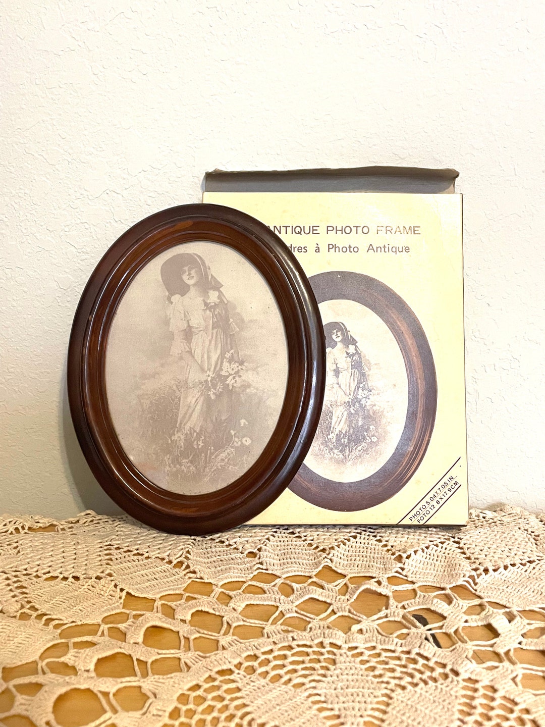 Lovely Oval British Registered Design Picture Frame 5x 7 Made in Hong