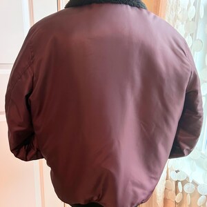 Chaqueta bomber Buffalo David Bitton XL color burdeos con cuello de piel sintética, abrigo acolchado de nailon para invierno para hombre imagen 6