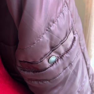 Puede incluir: Un juego de tres cuencos apilables de cer&aacute;mica en tonos azul, verde y blanco. Los cuencos presentan un esmalte moteado y un dise&ntilde;o sencillo y moderno. El cuenco m&aacute;s grande tiene aproximadamente 15 cm de di&aacute;metro.