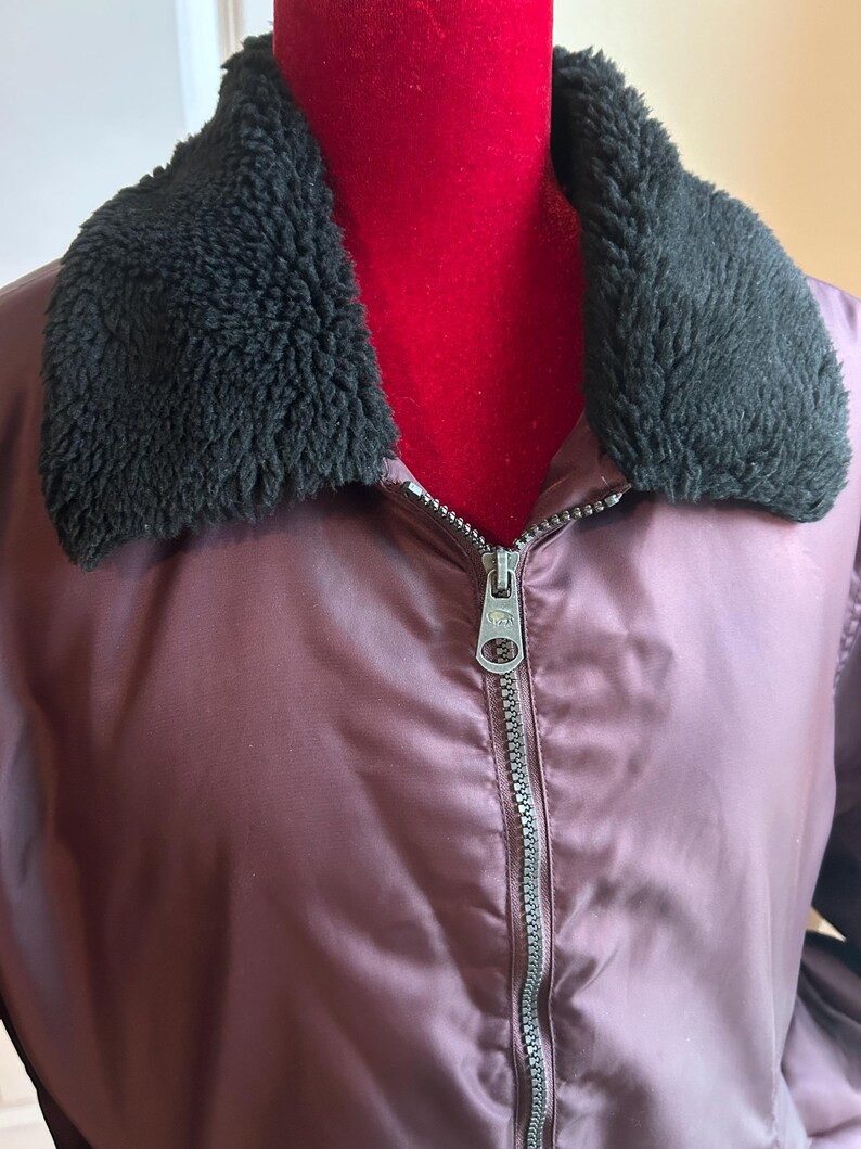 Chaqueta bomber Buffalo David Bitton XL color burdeos con cuello de piel sintética, abrigo acolchado de nailon para invierno para hombre imagen 8