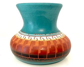Jarrón de cerámica del suroeste de los nativos americanos Navajo de Morgan (promoción de 1997). Arte pintado a mano en turquesa y terracota. Decoración de inspiración nativa.