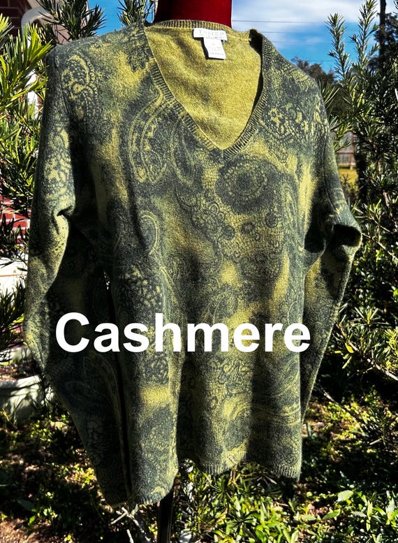 Soft Luxury Knit V-Neck Pullover by Tweeds 100% Cashmere Sweater L Green Paisley  Vintage Style Cashmere Jumper  Like New