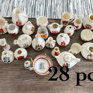 Miniatyrporslinsamling: 28 delar engelsk souvenirkeramik
