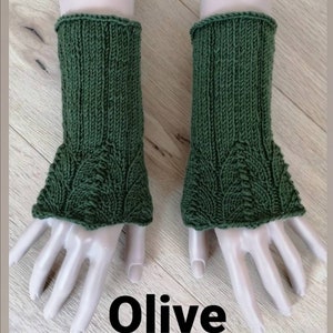 gestrickte Armstulpen/100%Merino/Handstulpen/Pulswärmer/Handschuhe/ schwarz/hellgrau/anthrazit und viele andere Farben Einheitsgröße Oliv