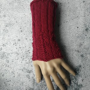 gestrickte Armstulpen/100%Merino/Handstulpen/Pulswärmer/Handschuhe/ schwarz/hellgrau/anthrazit und viele andere Farben Einheitsgröße Dunkelrot