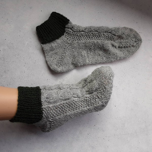 Handgestrickte Trachtensocken, Herren, verschiedene Größen mit Zopfmuster und Perlmuster