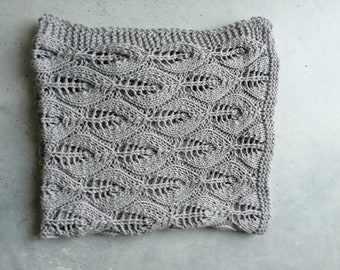 Babydecke handgestrickt mit Tulpenmuster,hellgrau,Neugeborenendecke,Kuscheldecke gestrickt,Baumwolle,Unikat