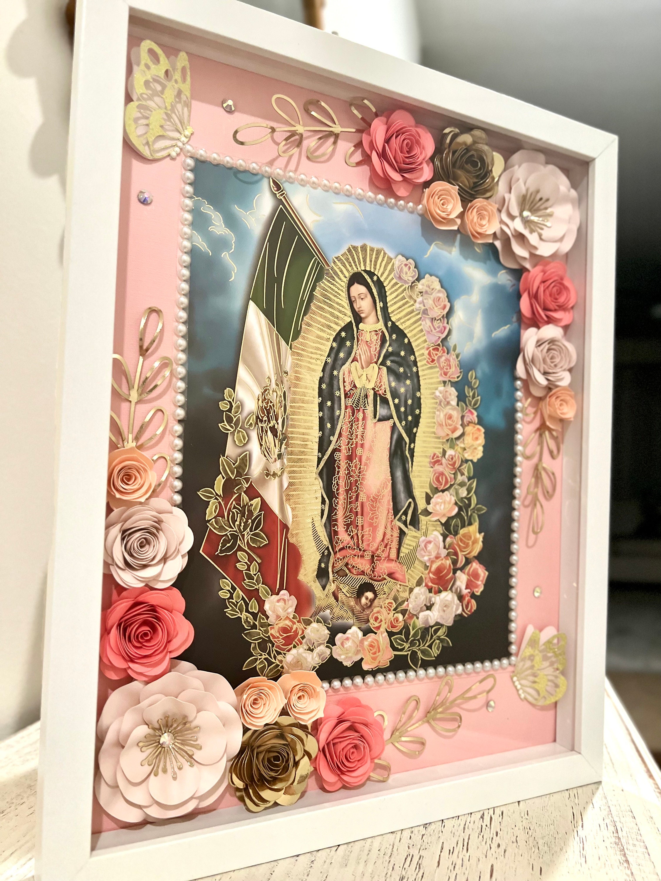 グアダルーペモダフラメンカ　Federico Mazañano ピンク Amazon.com: MEXICANDOO Our Lady of Guadalupe Mexican Framed Print