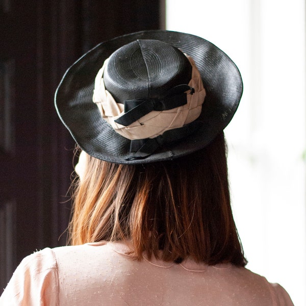 Vintage 1930's Small Brimmed Straw Hat with Plaited Design