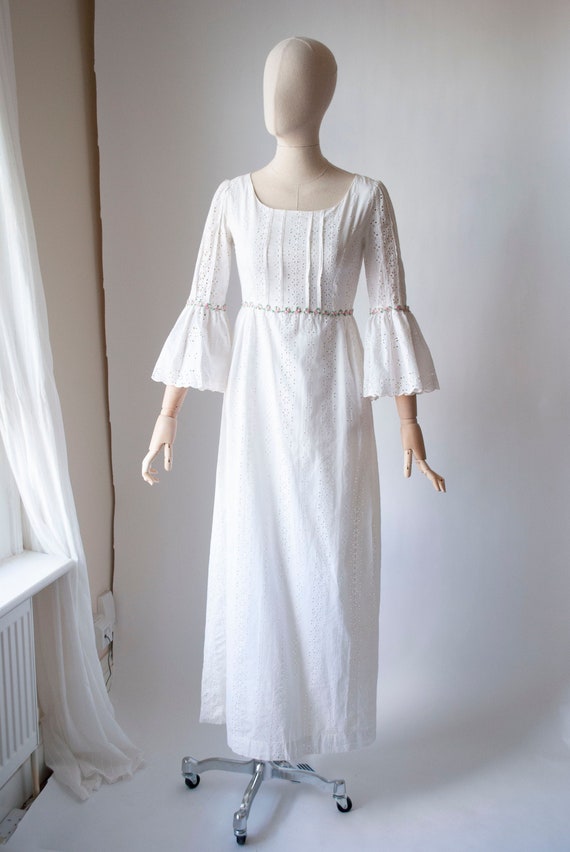 Vintage 1970's Fluted Sleeve Broderie Anglaise Dre