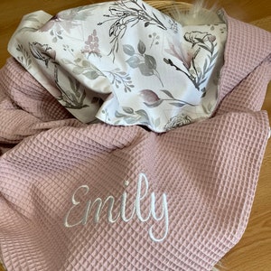 Babydecke mit Namen/  Waffelpique‘/ Baumwolle /Magnolien  / 80x70 /2-lagig