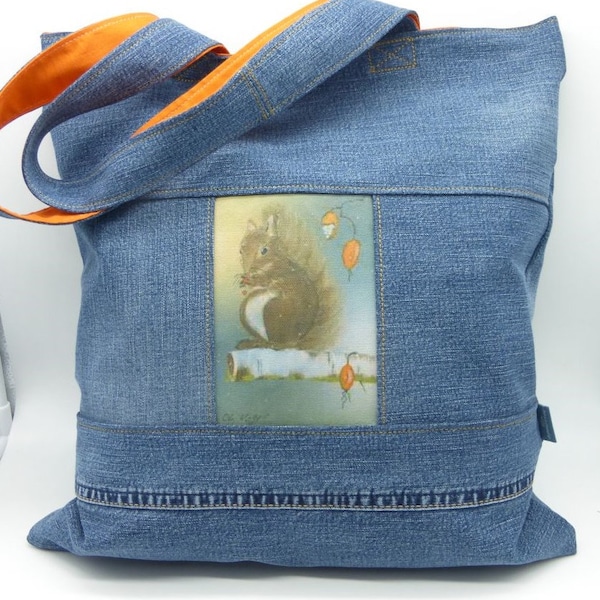 Shopper, Eichhörnchen mit Hagebutten, nachhaltige Einkaufstasche, Aktentasche, Handarbeit, Jeans-Upcycling, Unikat von hessmade