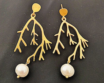 Wedding pearl earrings, flower earrings, gold pearl earrings, pearl stud earrings, dangle earrings, bride earrings, gift for wife