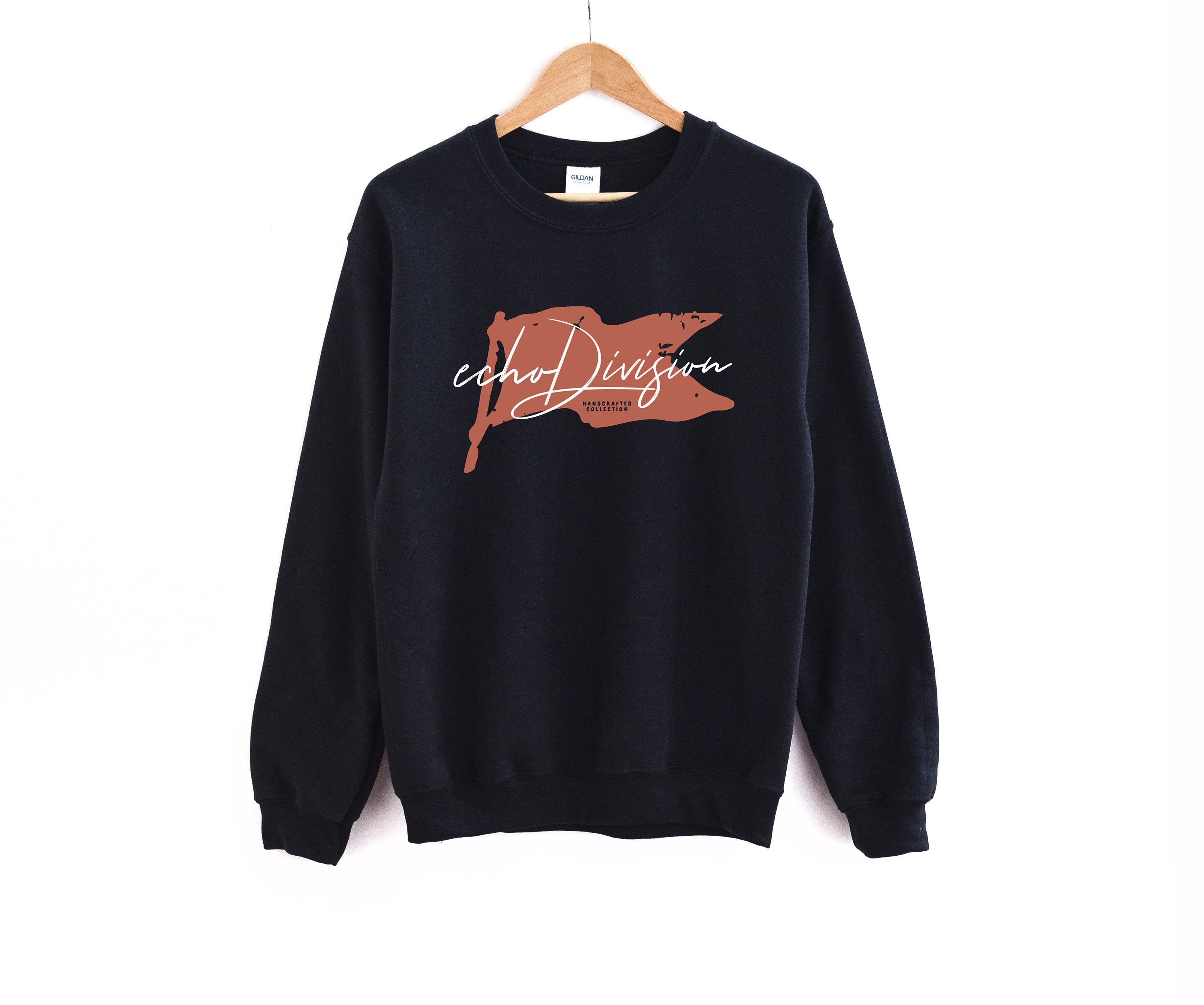 Download Heavy Blend Crewneck Sweatshirt Gildan 18000 Mockup